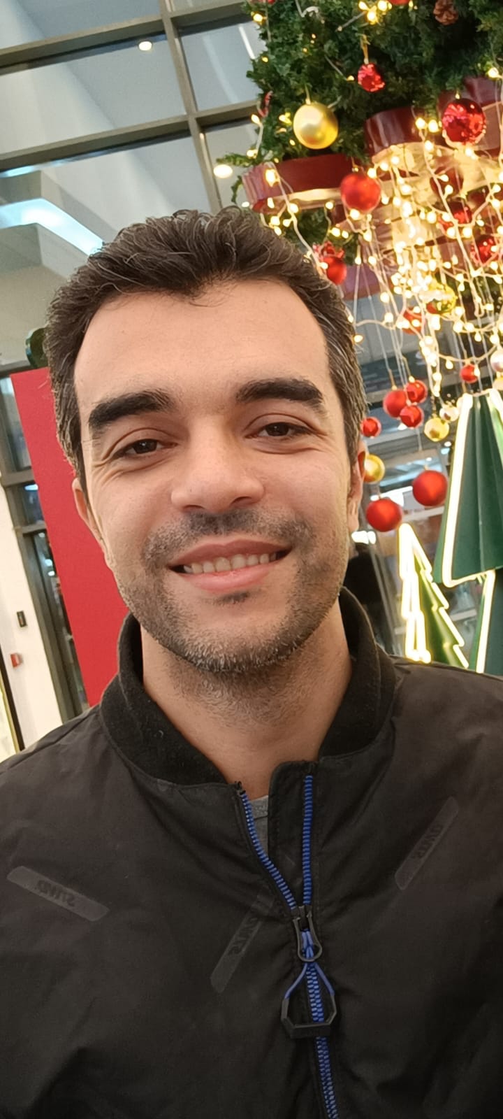 أستاذ مصطفى